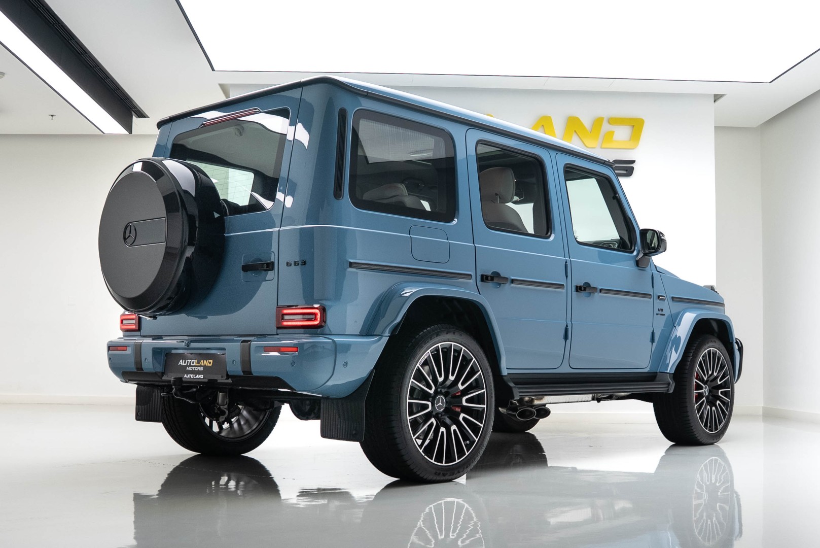 2025 MERCEDES BENZ G63 AMG | EXTENDED NIGHT PACKAGE | MANUFAKTUR NAPPA LEATHER DIAMOND QUILT | REAR